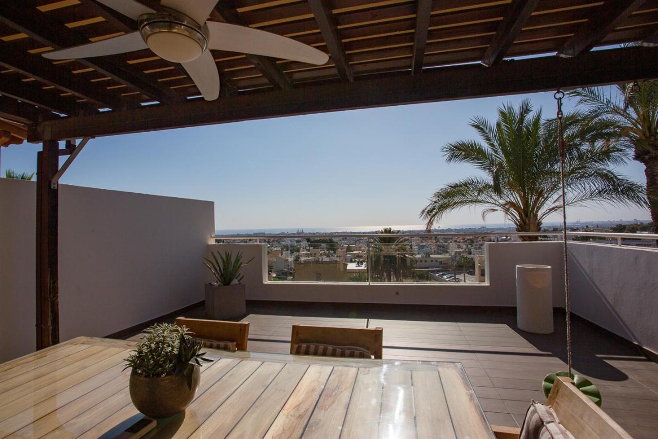 Penthouse Duplex Overlooking The Mediterranean Larnaca Extérieur photo